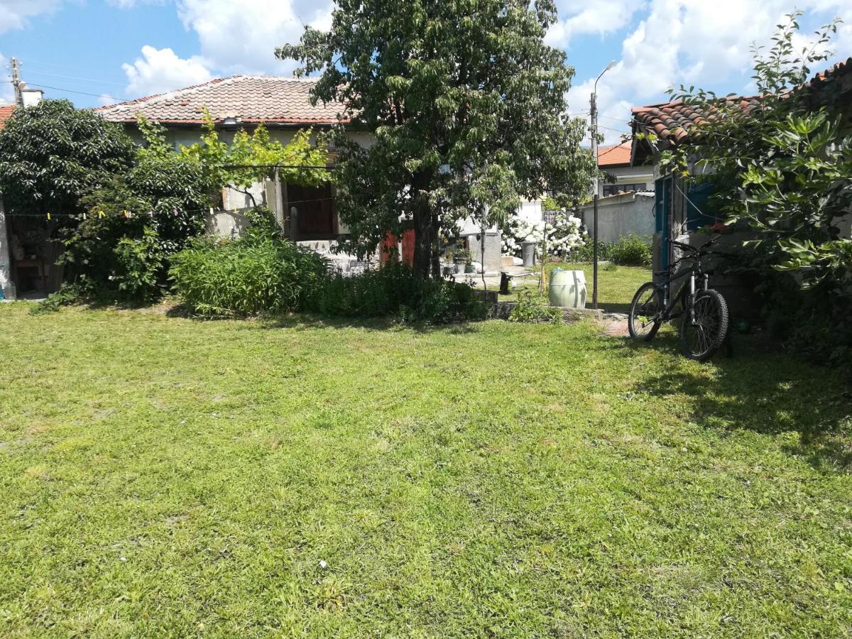 Къща Христини Hotell Kalofer Exteriör bild